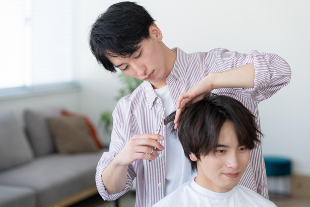 メンズカットは美容室でも頼める？初めての予約前に確認したいポイント